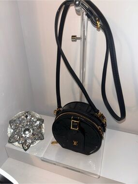 Louis Vuitton Mini Boîte Chapeau Shoulder Bag / Black Patent Leather